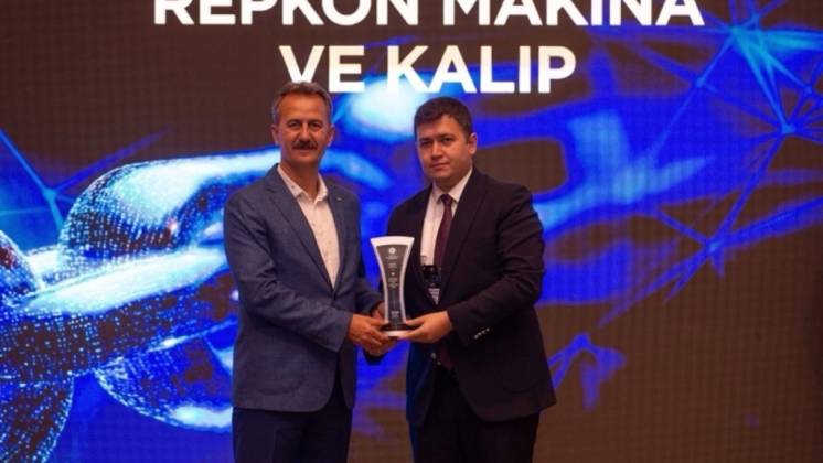 Ugur Cem Gurpinar, Director General de Repkon recogi el premio (Repkon)