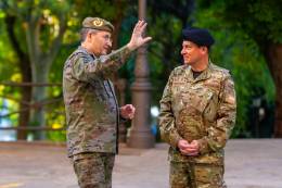 El general de ejrcito Amador Enseat junto al Comandante en Jefe del Ejrcito de Chile, general de ejrcito Javier Iturriaga.