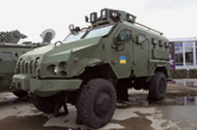 Rusia captur blindados como este 4x4 Varta, diseado y fabricado en Ucrania como un moderno MRAP (Mine Resistant Ambush Protected).