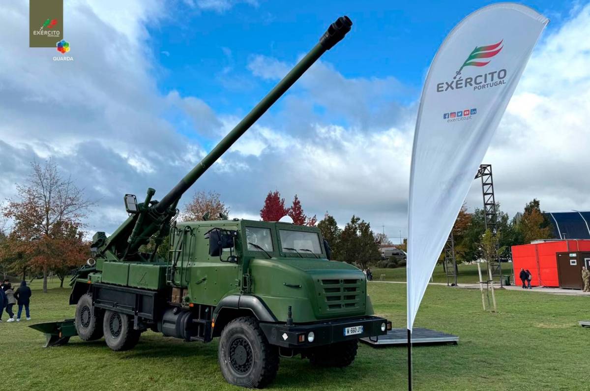 El obs autopropulsado CAESAR de 155 mm presente en la denominada Expo-Army en Guarda. (foto Ministerio de Defensa de Portugal)