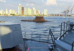 Submarino U-209 ARC Tayrona navegando en la baha de Cartagena despus de haber realizado el ejercicio de reflote. (Fotografa: Carlos Vanegas)