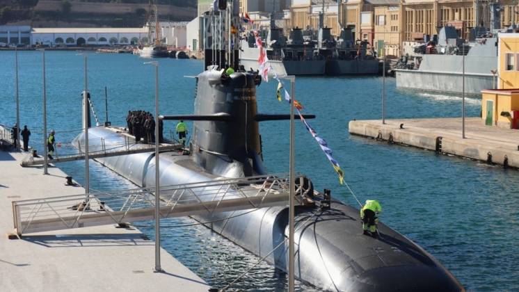 Submarino S-81 Isaac Peral atracado en una de las fosas de la Flotilla de Submarinos (foto: Miguel Egea)