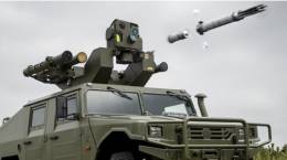 Los conjuntos RapidRanger son compactos y ligeros como para poderlos instalar en vehculos como los VAMTAC ST5. (Thales)