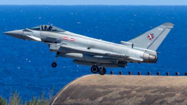 Uno de los Typhoon de la RAF aterrizando en Gando.  (Foto Antonio Rodriguez Santana)