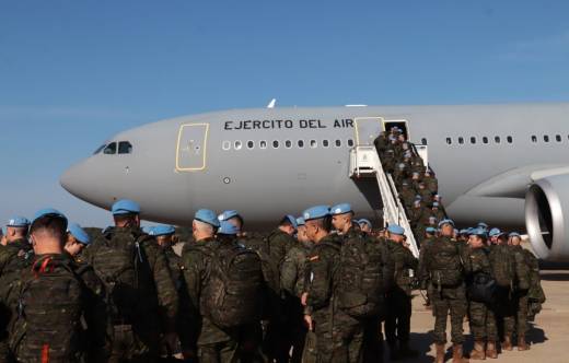 Personal de la BRI X subiendo en el A330 del Ejrcito del Aire y del Espacio. (foto Julio Maz Gutirrez)