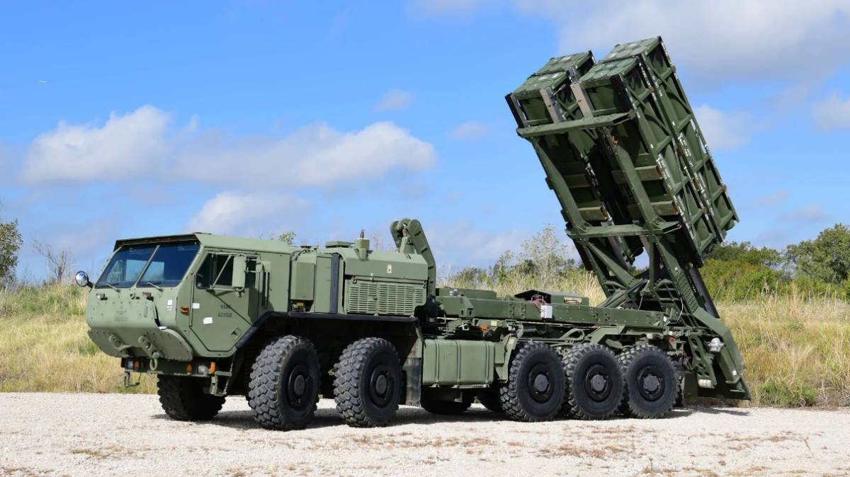 Hace poco hemos visto este 10x10 logstico del Cuerpo de Marines adaptado con un lanzador espectacular de cohetes HIMARS. (Lockeed Martin)