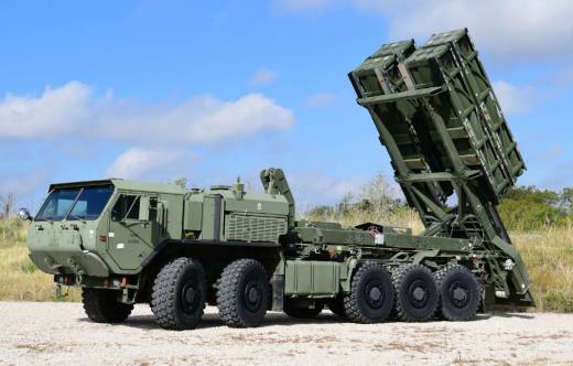 Hace poco hemos visto este 10x10 logstico del Cuerpo de Marines adaptado con un lanzador espectacular de cohetes HIMARS. (Lockeed Martin)