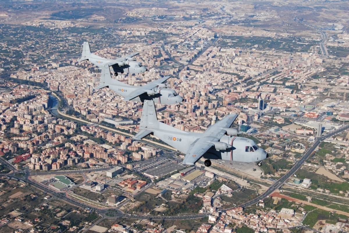 Formacin en vuelo de tres C-212 Aviocar del 721 Escuadrn. (foto EMP Mndez Parada)