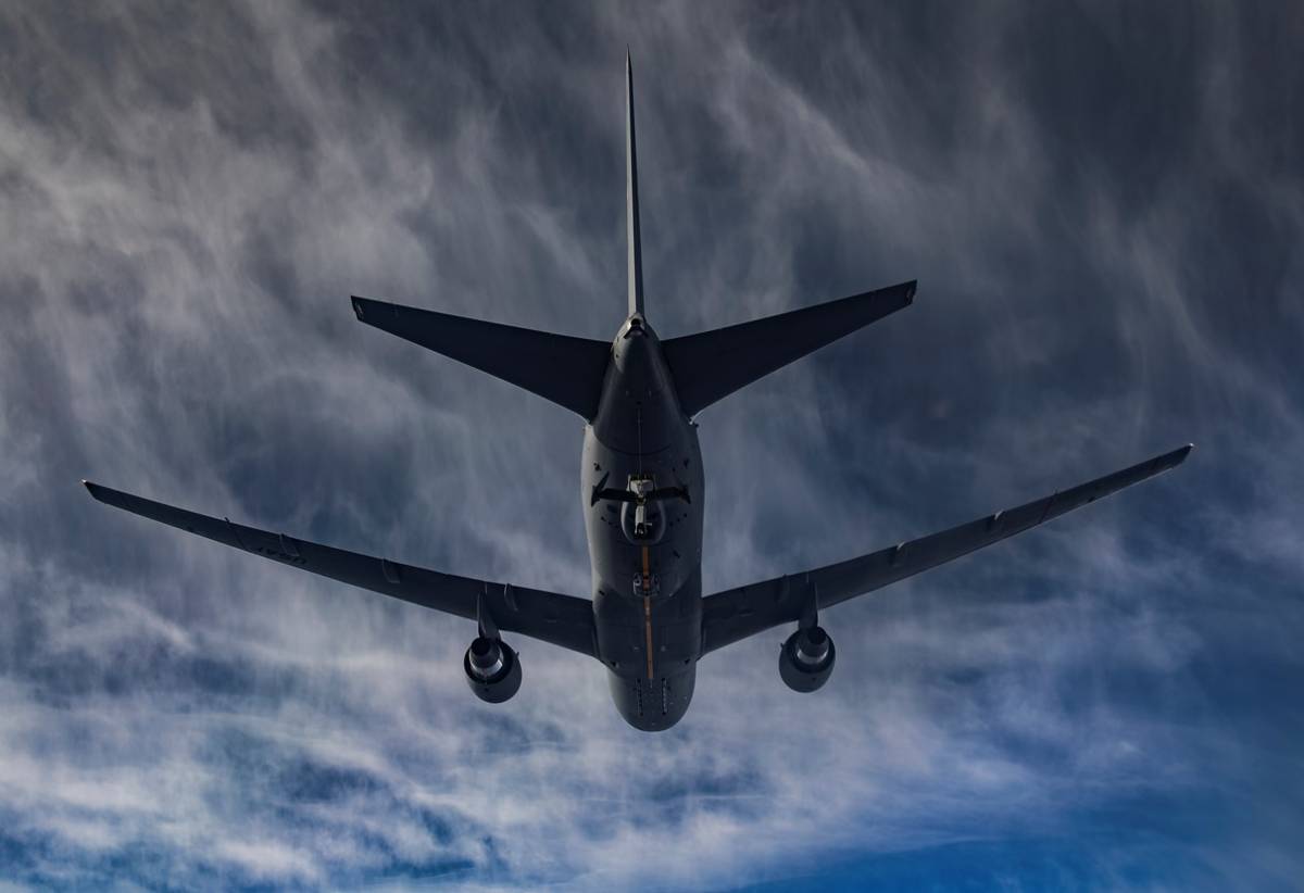 Un KC-46 Pegasus dotado de boom de reabastecimiento (USAF)