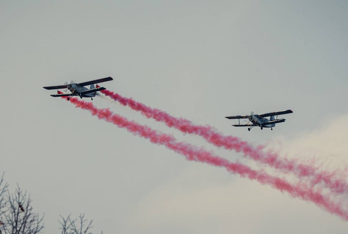 Pasada area de dos Antonov An-2 letones.  (Foto Ministerio de Letonia)