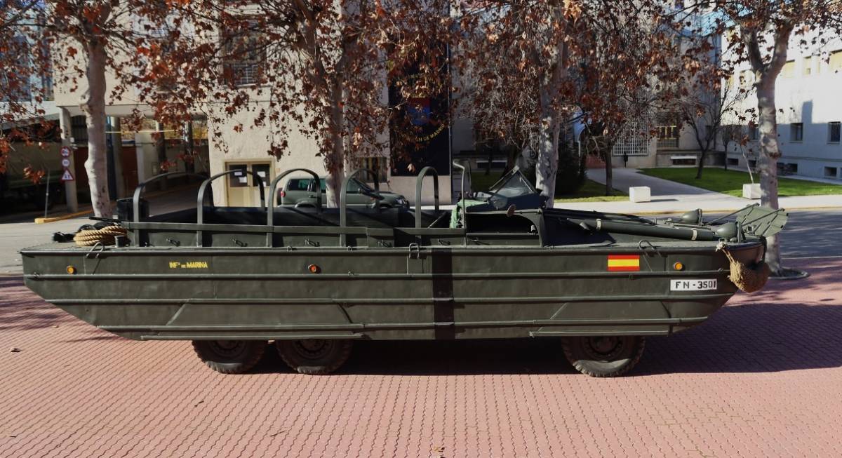 El DUKW de las Asociacin Equus Belli, ya pintado con las marcas del Grupo Especial de Infantera de Marina. (foto Julio Maz Gutirrez)