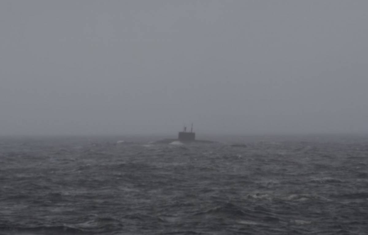 Varios buques de la Armada espaola han efectuado el seguimiento de una fragata, un buque y un submarino rusos.