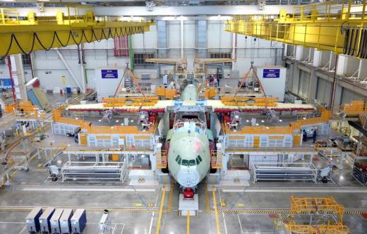 El primer A400M destinado a Indonesia en la FAL de Airbus DS de San Pablo (Sevilla). (Foto Airbus DS)