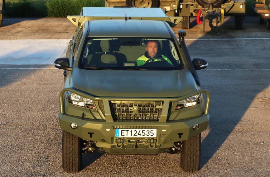 Vista frontal del nuevo Iturri “Landtreck” del Ejército de Tierra español.