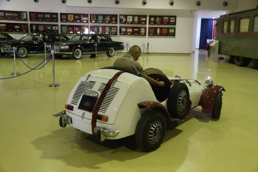 El utilitario Seat 600 modificado en los años setenta del pasado siglo como regalo para el entonces Príncipe Felipe.