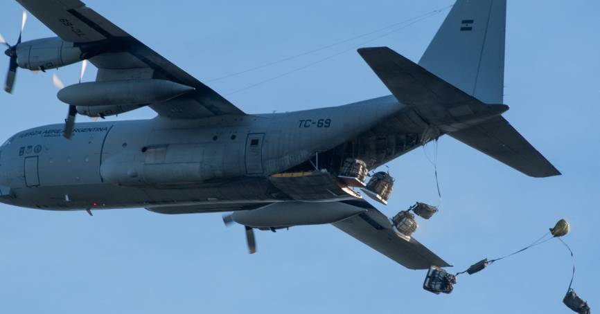 Lanzamiento de cargas desde un Hércules.