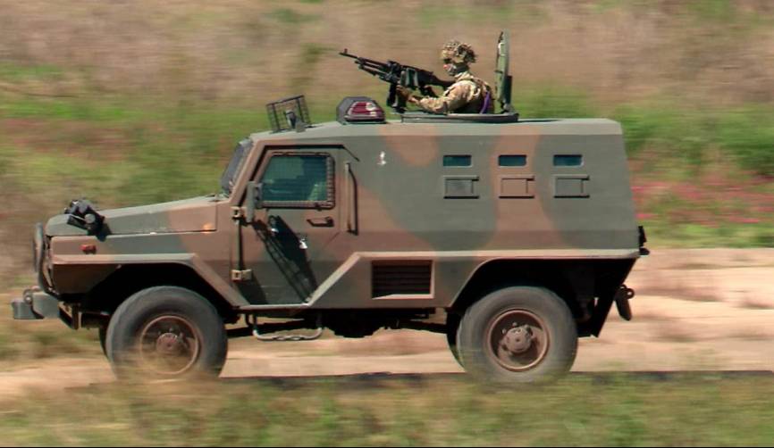 Un vehículo blindado operando.