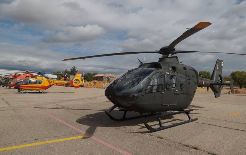Uno de los EC135 de la ACAVIET, que se usó para reconocimiento de las zonas de incendios y llevar a los coordinadores de medios aéreos que los combaten.