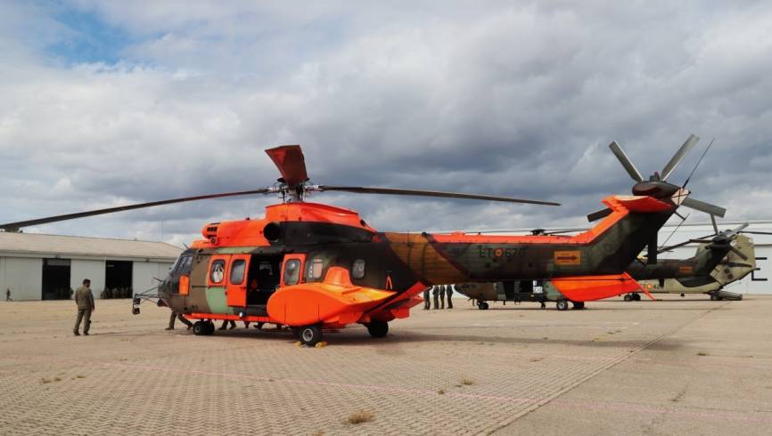 El BHELEME II cuenta con tres helicópteros AS532UL especialmente adaptados para la lucha contra los incendios.