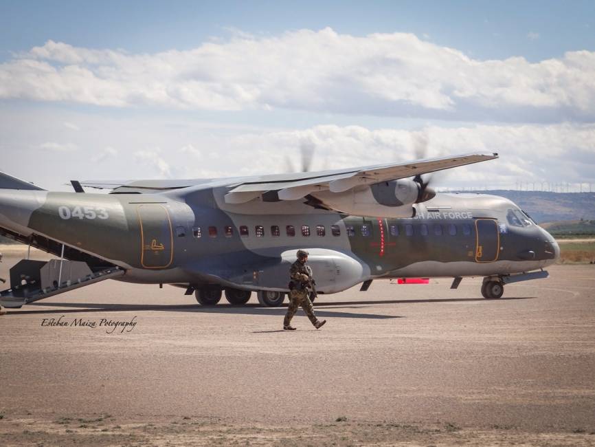 Un AMPT checo protegiendo el C-295 de la Fuerza Aérea Checa participante. (foto: Esteban Maiza)