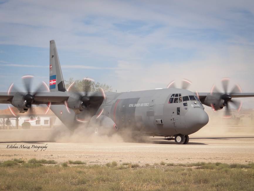 Otro ángulo del Hércules danés operando en Ablitas. (foto: Esteban Maiza)