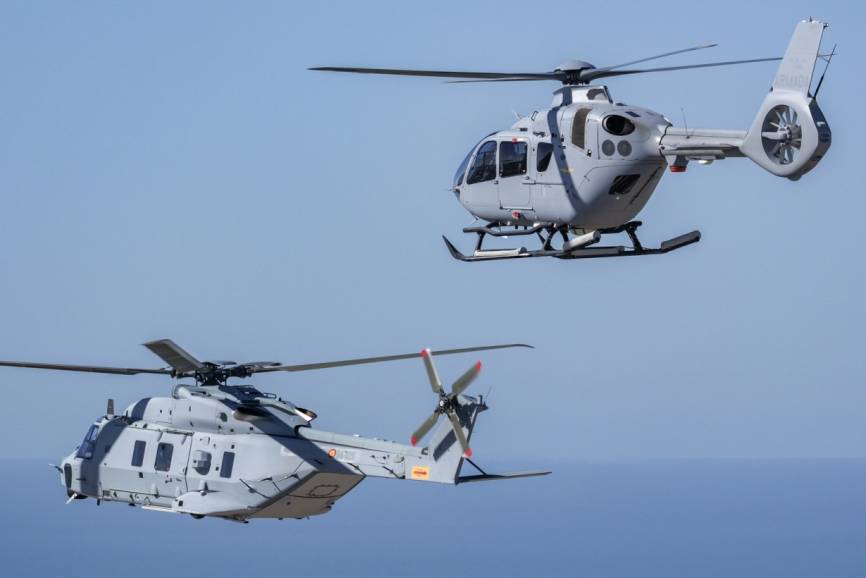 Los dos modelos de helicópteros suministrados por Airbus Helicopters España a la Armada española. (foto José Antonio Almarza)