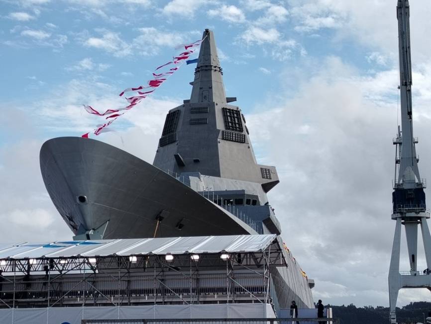 El navío momentos antes de su botadura en la factoría de Ferrol de la Coruña.