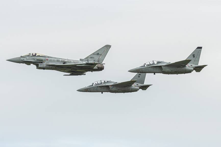 Eurofighter EF-2000 Typhoon EUFI + Aermacchi M-346 Master.