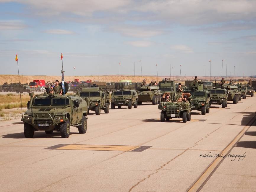 Contingente completo del desfile motorizado del 12 de octubre. (foto: Esteban Maiza)