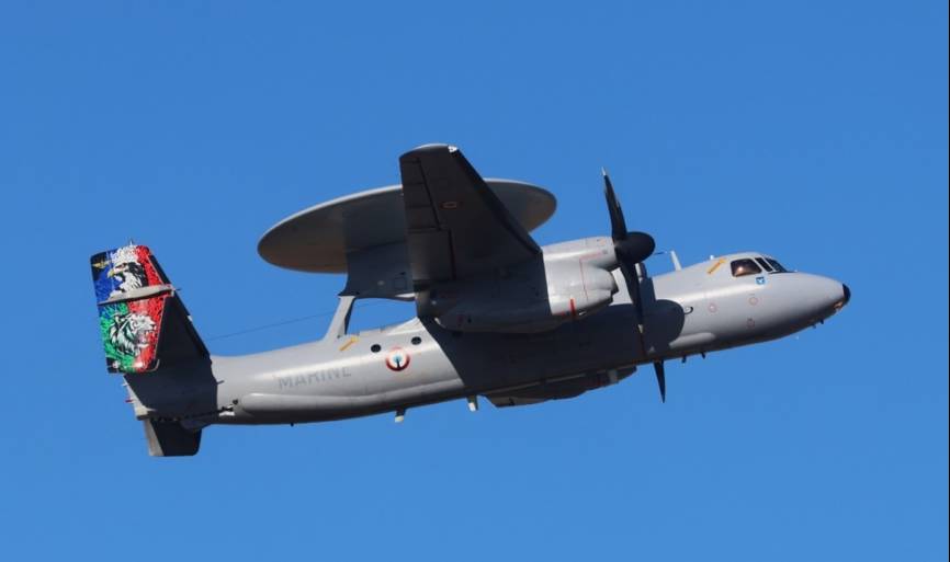 Una de los aviones de control y alerta temprana Northrop Grumman E-2C “Hawkeye” de la Armada de Francia