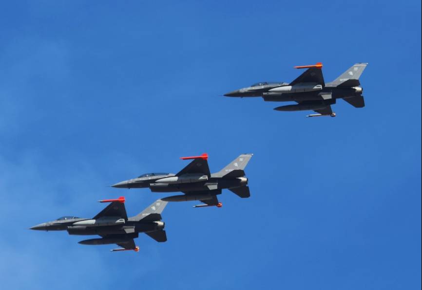 Segunda formación de F-16 argentinos realizando un inicial antes de aterrizar en la Base Aérea de Zaragoza (defensa.com)